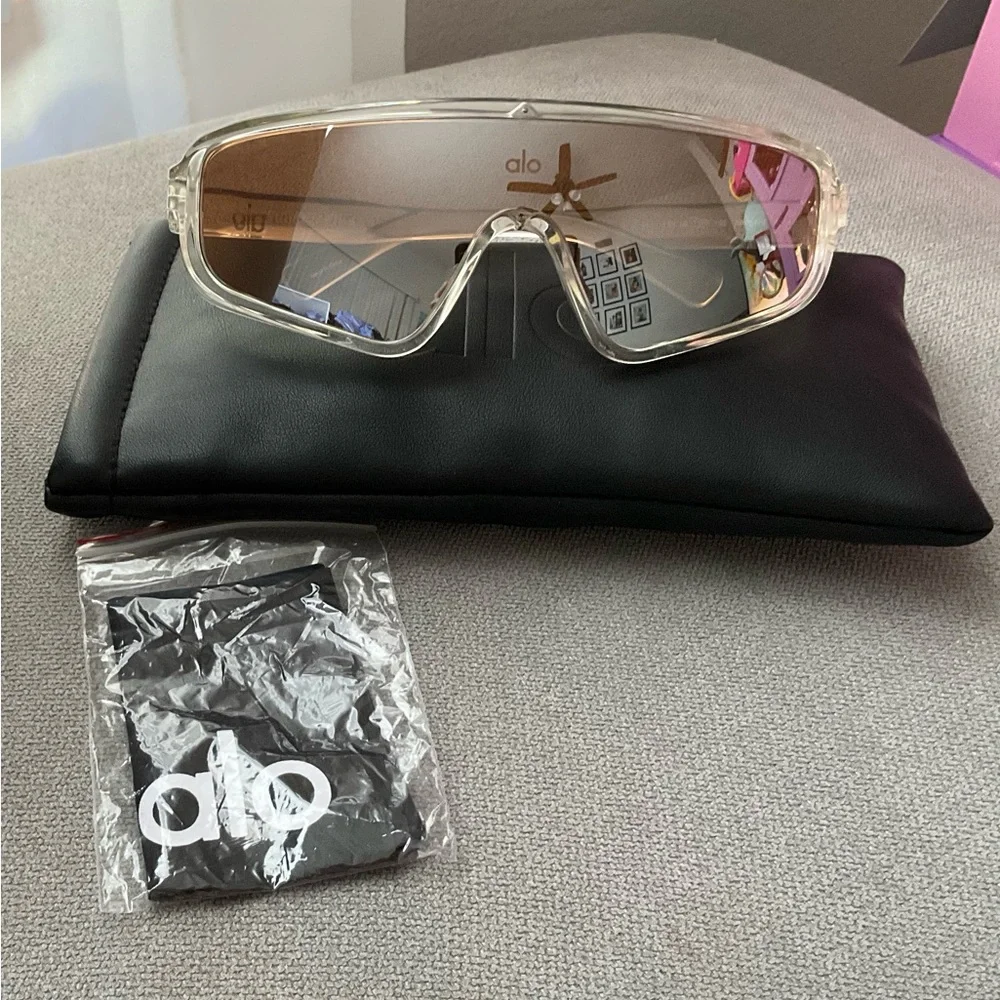 Alo Yoga Infamous Sunglasses Chrome Shiny/Clear
